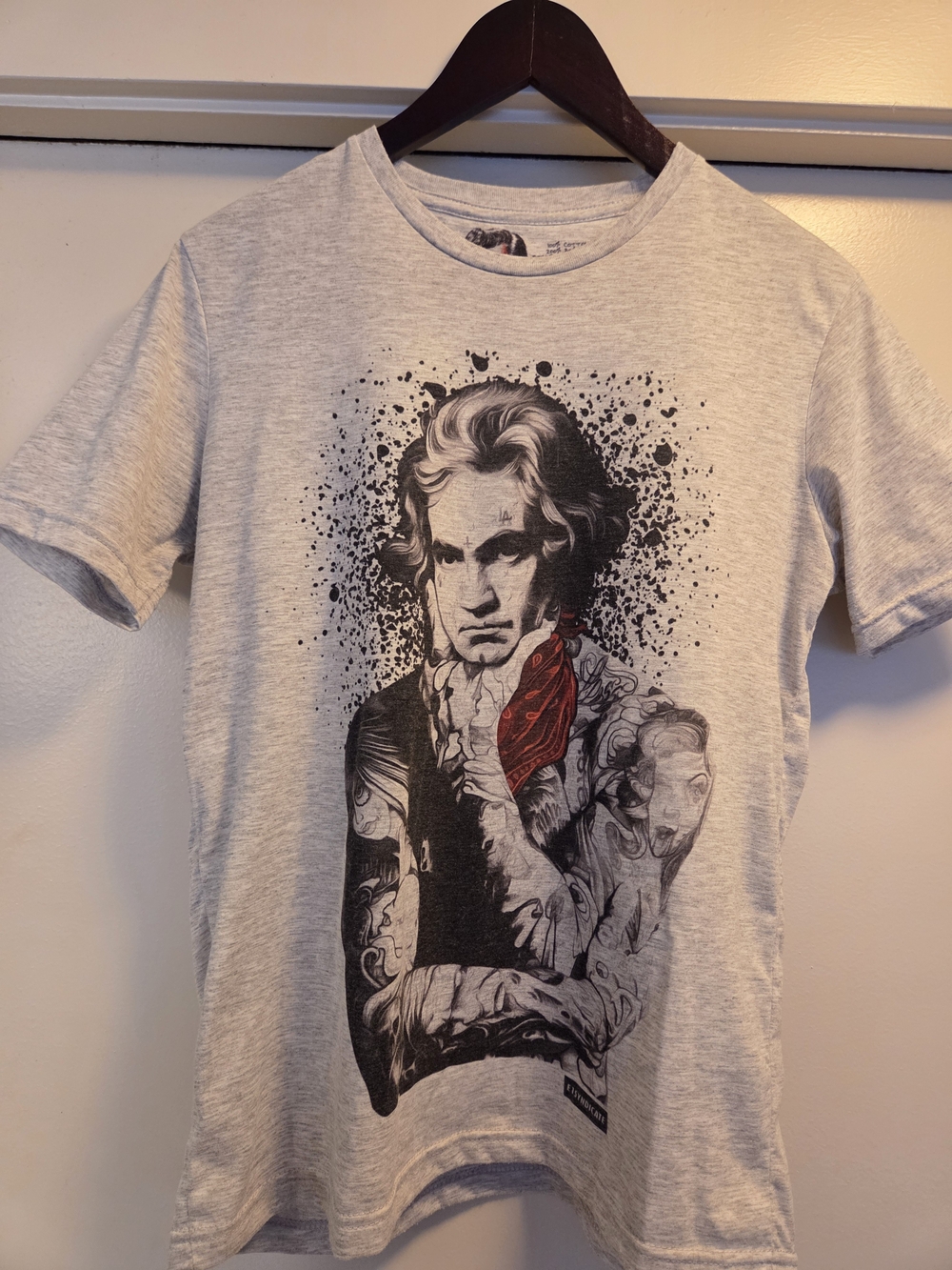 Graphic Beethoven Print Men's T‑Shirt - Light Gray with Red Accent